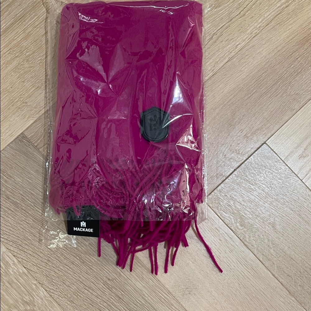 NWT Mackage LUKI Scarf Color Berry - Picture 5 of 13